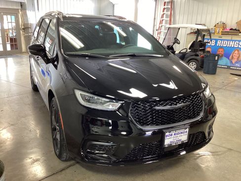 New 2026 Chrysler Pacifica Select image 8