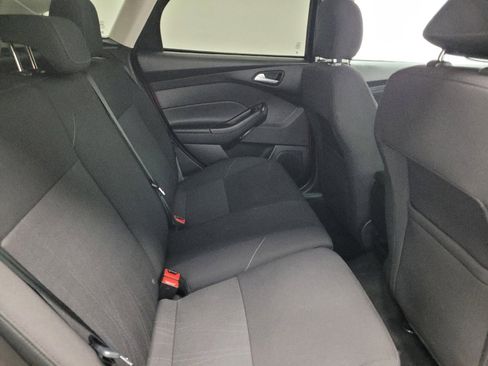 Used 2017 Ford Focus SE FWD image 19