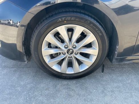 Used 2018 Kia Optima LX w/ 17" Alloy Wheels Package FWD image 29