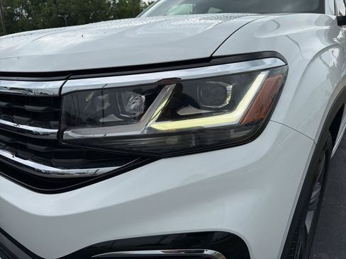 Certified 2021 Volkswagen Atlas Cross Sport SE w/ Panoramic Sunroof Package FWD image 12