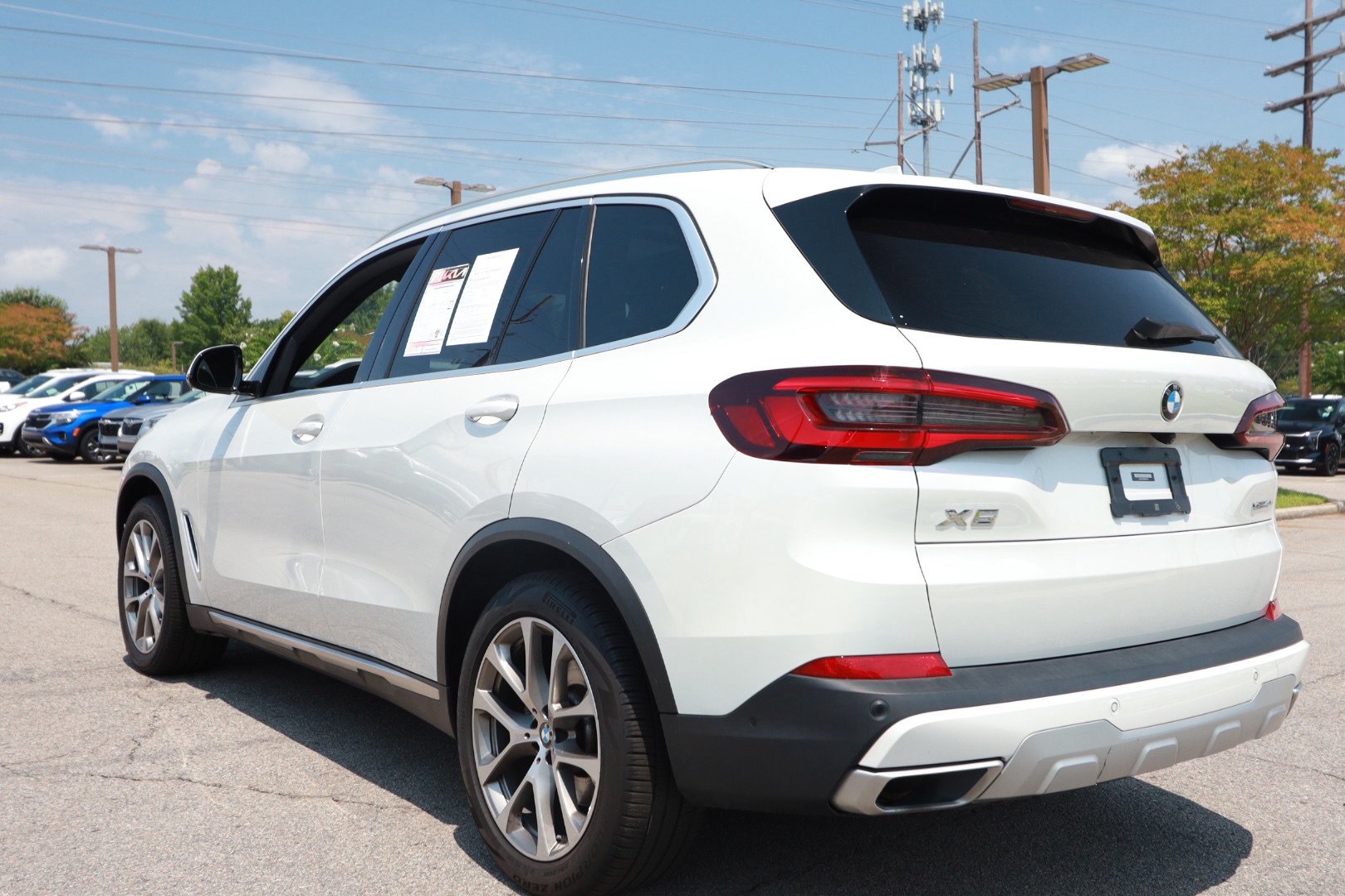 Used 2022 BMW X5 xDrive40i w/ Premium Package AWD/4WD image 3