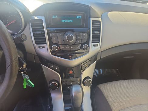 Used 2013 Chevrolet Cruze LS image 15