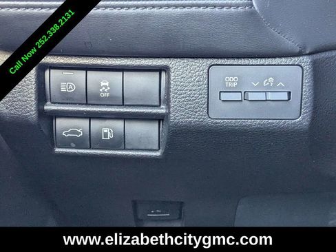 Used 2022 Toyota Avalon XLE image 22