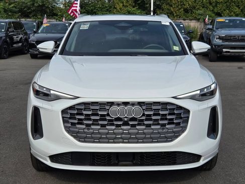 Used 2025 Audi Q5 Premium Plus w/ Premium Plus AWD/4WD image 2
