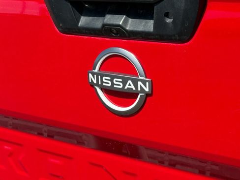 Used 2022 Nissan Frontier SV AWD/4WD image 12