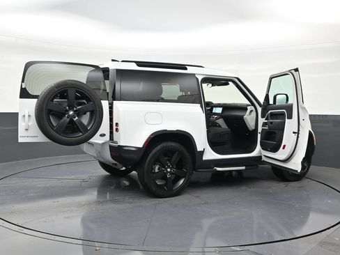 Used 2022 Land Rover Defender 90 AWD/4WD image 28