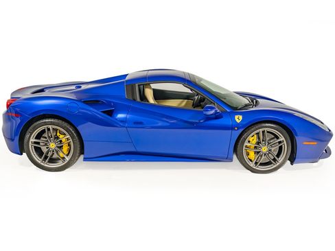 Used 2019 Ferrari 488 Spider RWD image 10