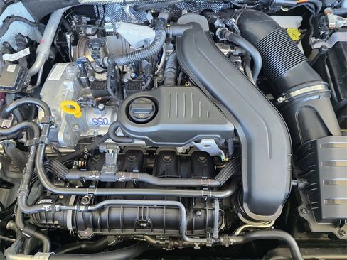 New 2026 Volkswagen Taos SE image 21