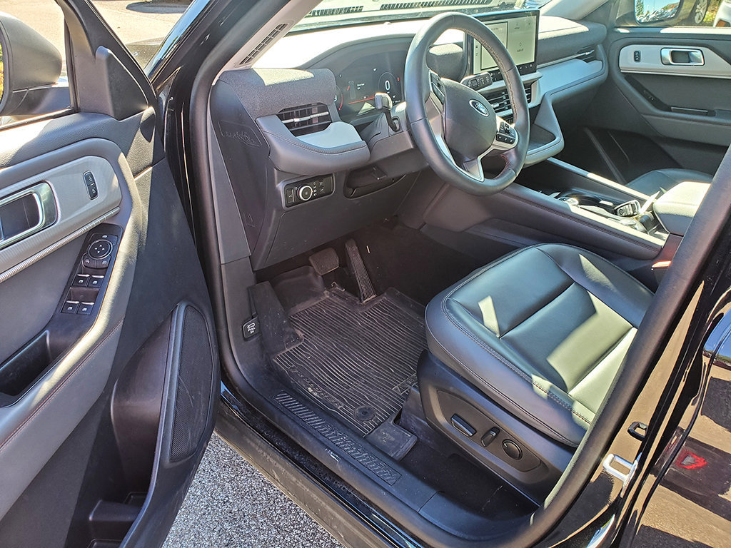Used 2025 Ford Explorer Active w/ Active Comfort Package AWD/4WD image 6