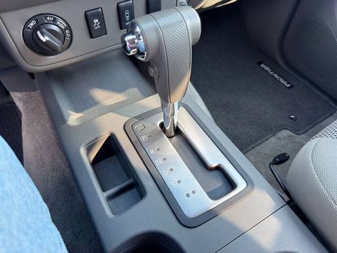 Used 2013 Nissan Frontier SV w/ SV Value Truck Pkg AWD/4WD image 38