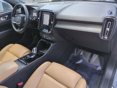 Used 2020 Volvo XC40 T5 Inscription w/ Protection Package Premier image 32