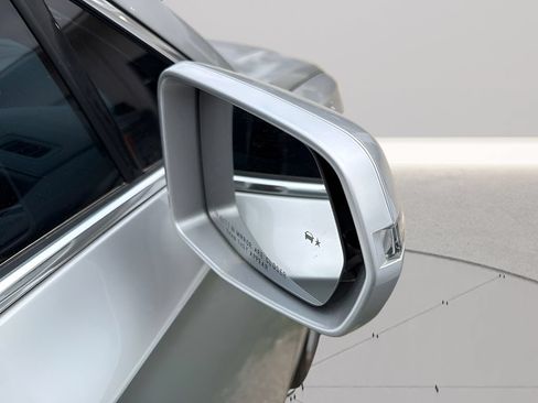 Used 2020 Cadillac XT6 Premium Luxury FWD image 11
