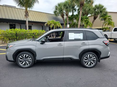 Used 2025 Subaru Forester Touring w/ Popular Package - Touring AWD/4WD image 8