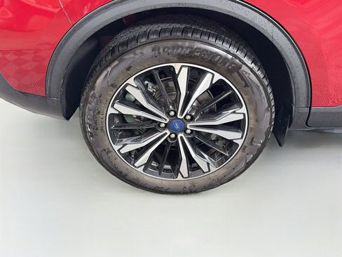 Used 2022 Ford Escape SE w/ SE Sport Appearance Package image 32