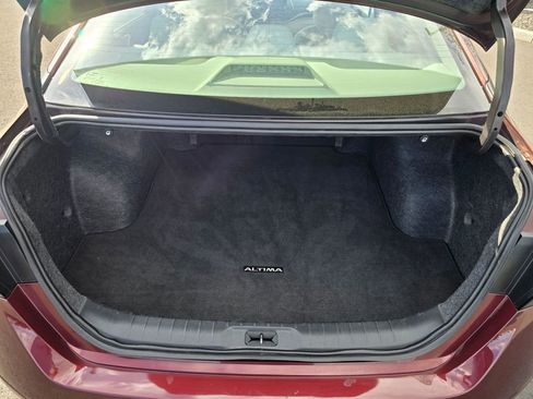 Used 2024 Nissan Altima 2.5 SV FWD image 30