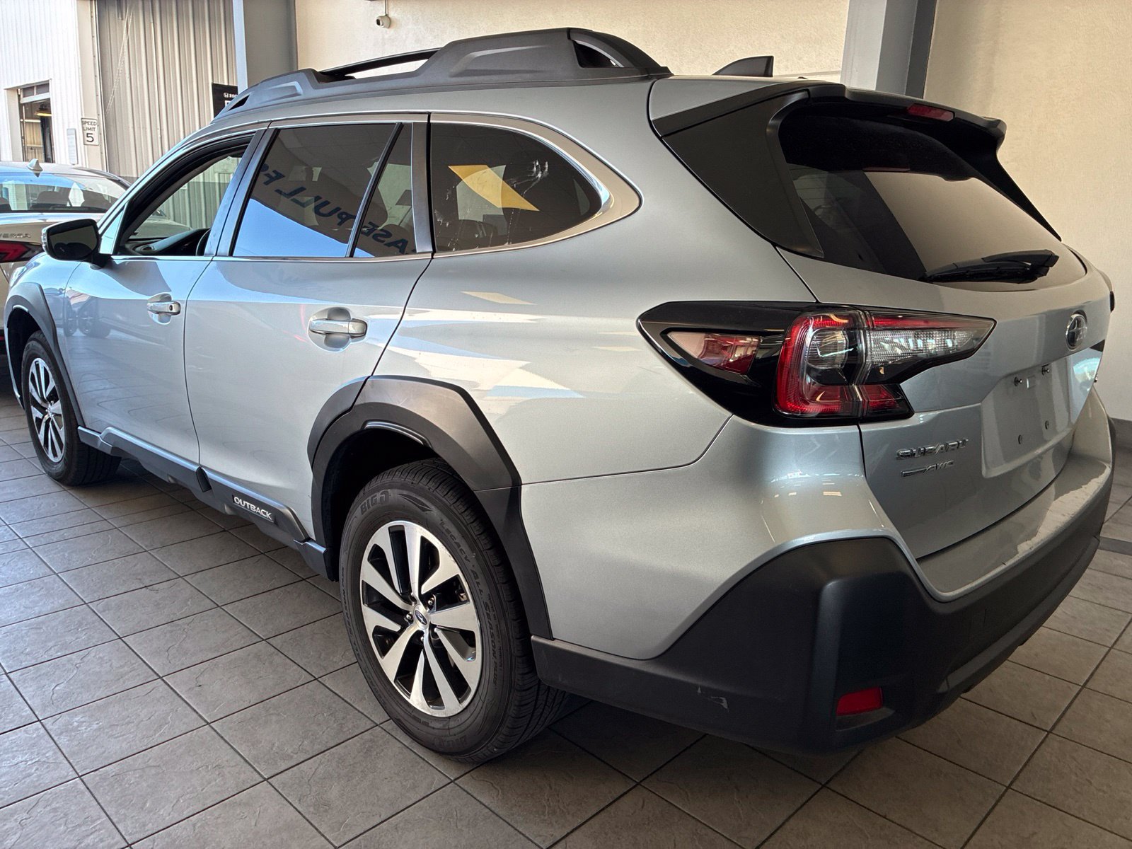 Used 2023 Subaru Outback Premium AWD/4WD image 2