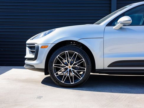 Certified 2026 Porsche Macan image 11
