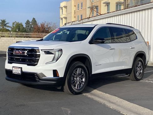 Used 2025 GMC Acadia Elevation image 2