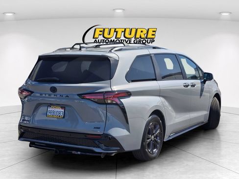 Used 2025 Toyota Sienna XSE w/ XSE Plus Package AWD/4WD image 4