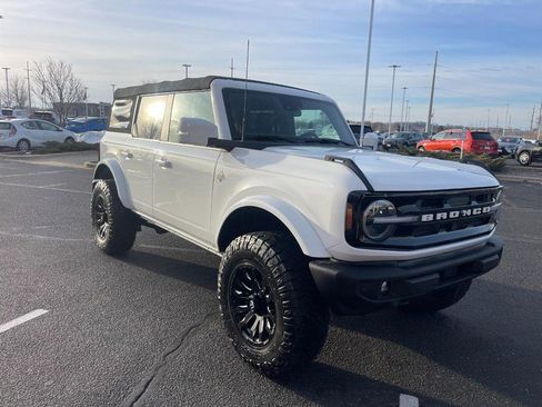 Used 2021 Ford Bronco Outer Banks image 2