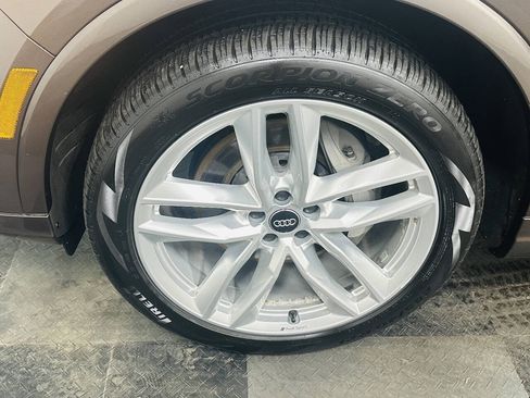 Used 2018 Audi Q7 3.0T Prestige AWD/4WD image 30