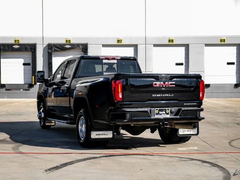 Used 2022 GMC Sierra 3500 Denali w/ Technology Package image 9