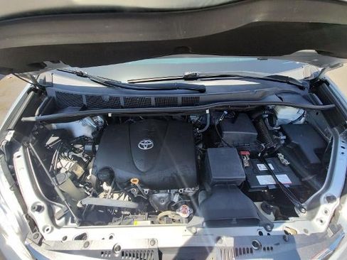 Used 2019 Toyota Sienna XLE FWD image 28
