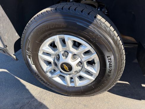 Used 2024 Chevrolet Silverado 2500 LT image 42