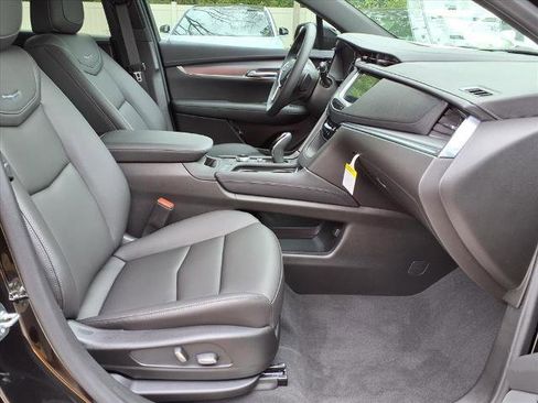New 2026 Cadillac XT5 Luxury image 9