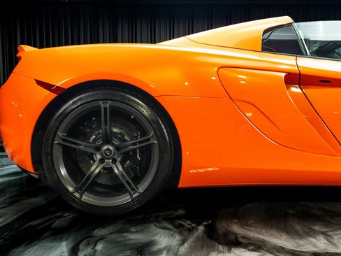Used 2015 McLaren 650S Spider RWD image 8