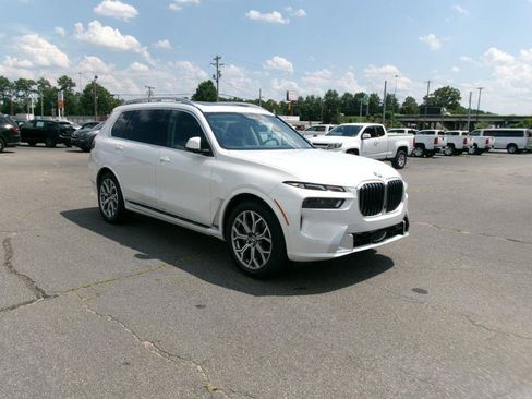 Used 2025 BMW X7 xDrive40i AWD/4WD image 4