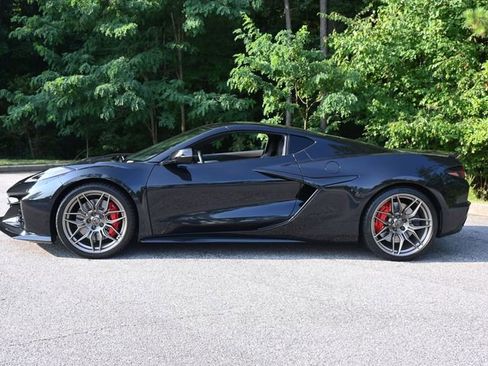 Used 2024 Chevrolet Corvette Z06 image 3