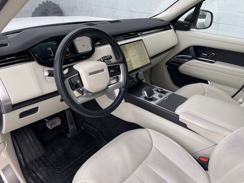 Used 2023 Land Rover Range Rover SE image 13
