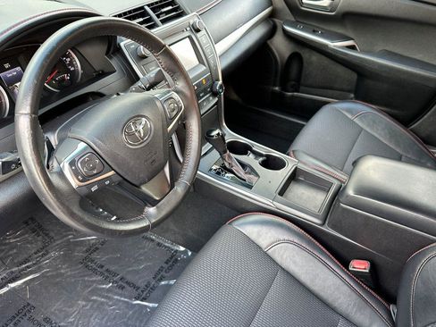 Used 2017 Toyota Camry SE image 10