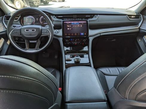 Used 2023 Jeep Grand Cherokee Limited w/ Luxury Tech Group II image 15