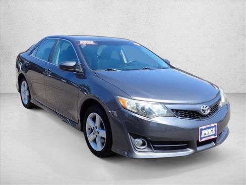 Used 2012 Toyota Camry SE FWD image 6