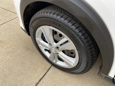 Used 2022 Nissan Kicks S image 24