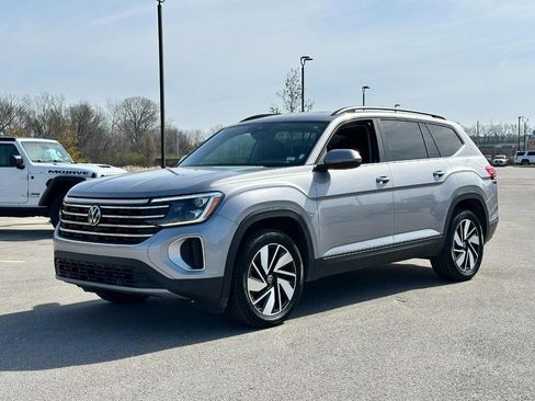 Used 2025 Volkswagen Atlas SE image 1