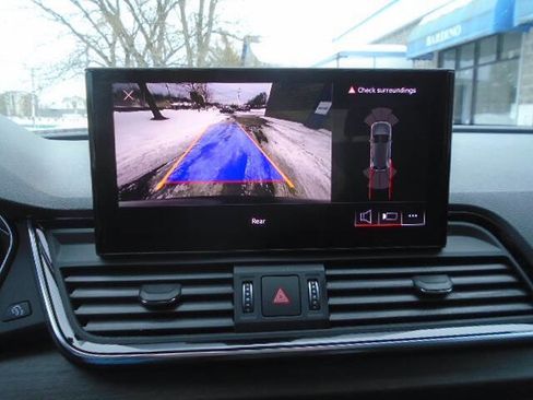 Used 2023 Audi Q5 2.0T Premium w/ Convenience Package image 13