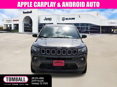 Used 2024 Jeep Compass Latitude AWD/4WD image 2