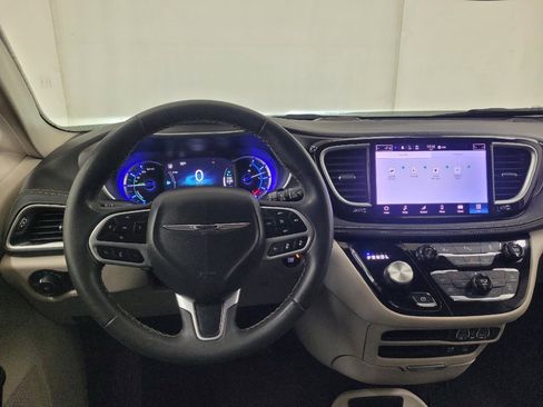 Used 2022 Chrysler Pacifica Touring-L FWD image 22