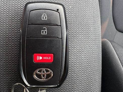 Used 2022 Toyota Corolla Cross LE AWD/4WD image 26
