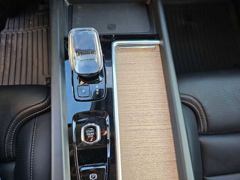 New 2026 Volvo XC60 B5 Ultra w/ Protection Package Premier image 32