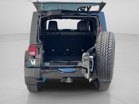 Used 2018 Jeep Wrangler Unlimited Sahara w/ Connectivity Group AWD/4WD image 5