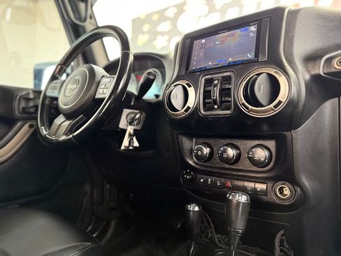 Used 2016 Jeep Wrangler Unlimited Sahara image 26