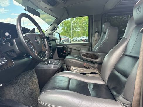 Used 2017 GMC Savana 2500 Extended RWD image 9