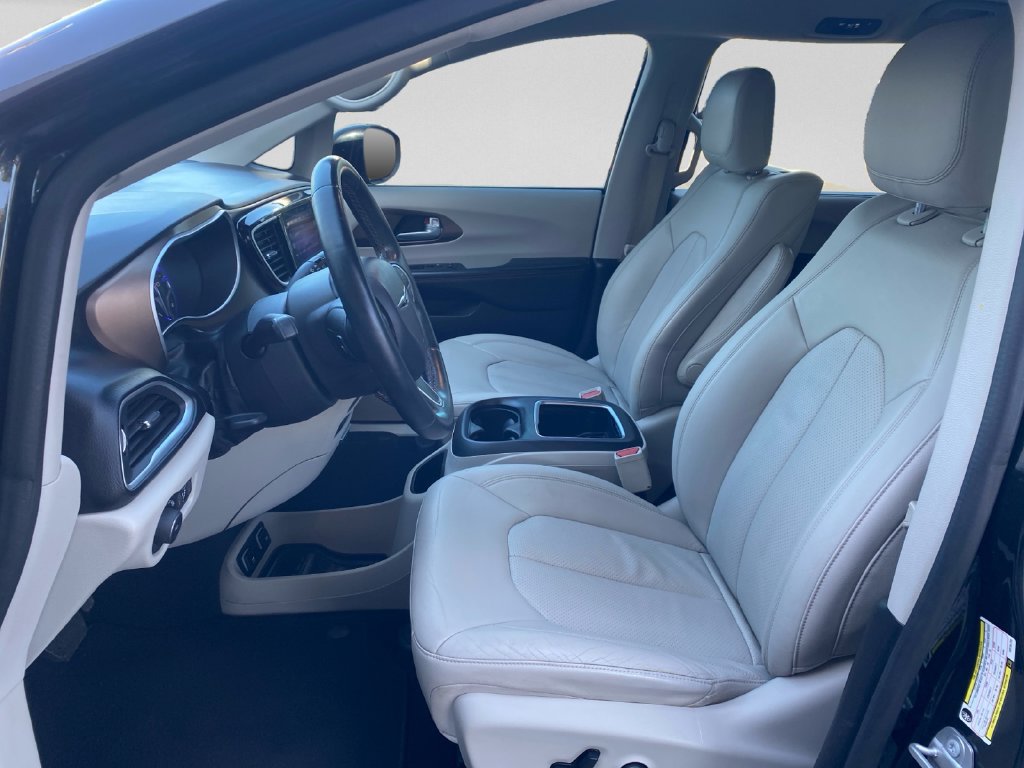 Used 2017 Chrysler Pacifica Touring-L Plus FWD image 22
