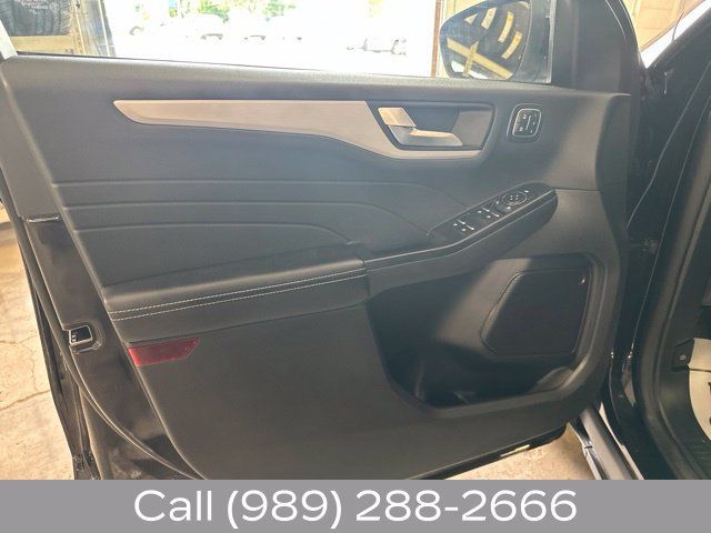 Used 2025 Ford Escape Platinum AWD/4WD image 11