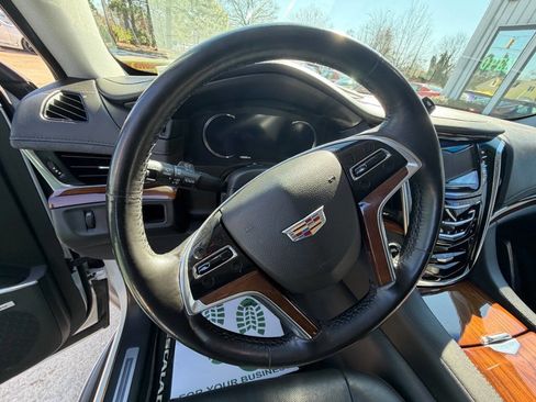 Used 2016 Cadillac Escalade Luxury image 12