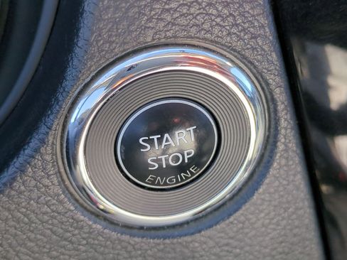 Used 2018 Nissan Rogue SV image 22